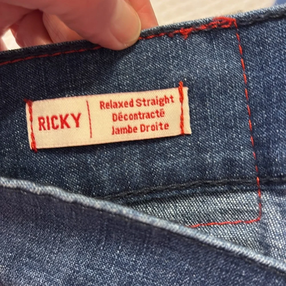 Men’s True Religion Ricky Relaxed Straight Jeans. 32” inseam;35” waist